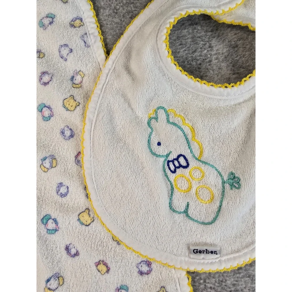 Vintage Gerber Baby Bib and Burp Cloth Set White Yellow Giraffe Embroidery 90s